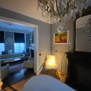 Artist's Loft & Garden Gent